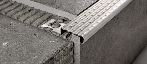 STOPNIŠČNI PROFIL INOX PTRACS/10 2,7m